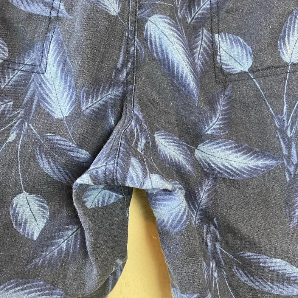 J. Crew Blue Leaf Print Linen Blend Flat Front Shorts Size 34”